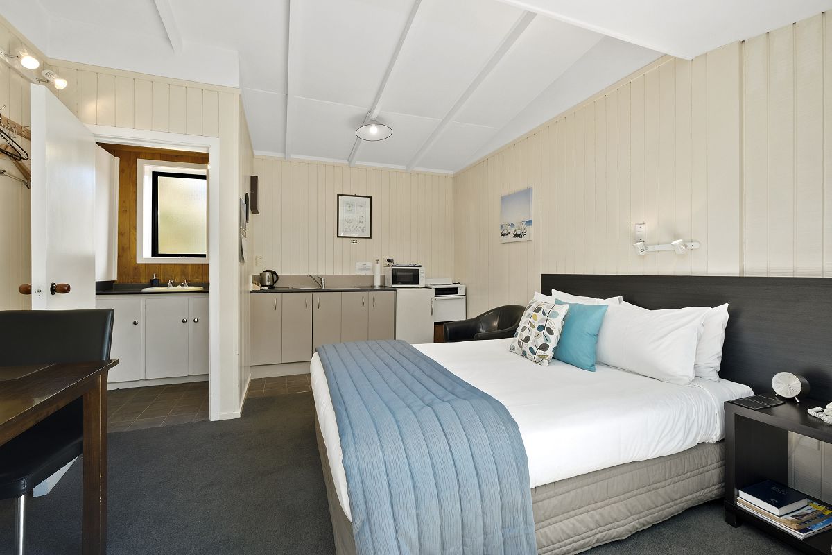 Cabana Motel Unit - Bed